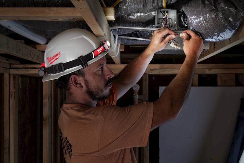 Latarka czołowa czołówka Milwaukee L4HLRP-301   4933479767