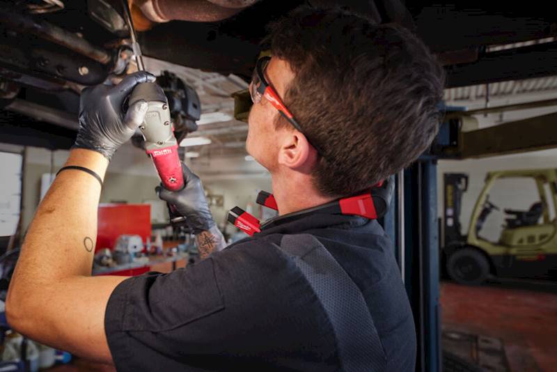 Latarka na szyję kark USB  Milwaukee L4 NL400-301  400 lumen   4933479898