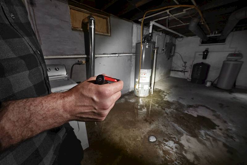 Latarka ręczna IP67 USB Milwaukee IR FL500 500lm   4933478586