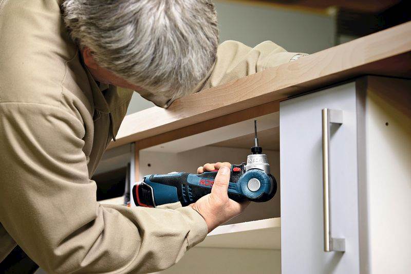 WKRĘTARKA KĄTOWA BOSCH GWI 10,8V-LI FULL  2x2,0Ah L-BOXX