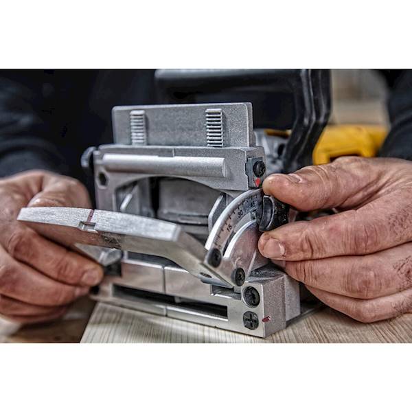 Frezarka do wpustów lamelownica  DeWalt DW682K-QS