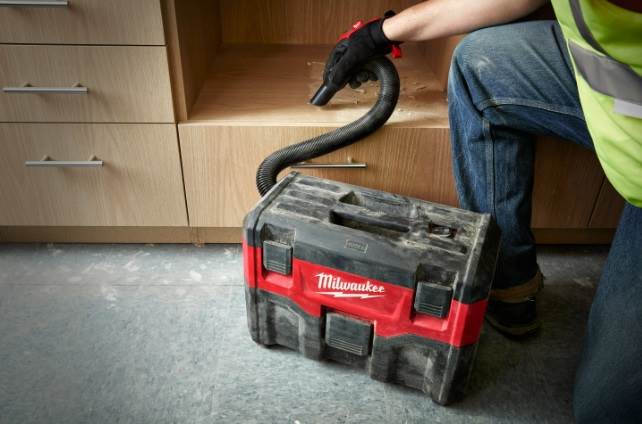 ODKURZACZ NA SUCHO I MOKRO MILWAUKEE M18 VC-2