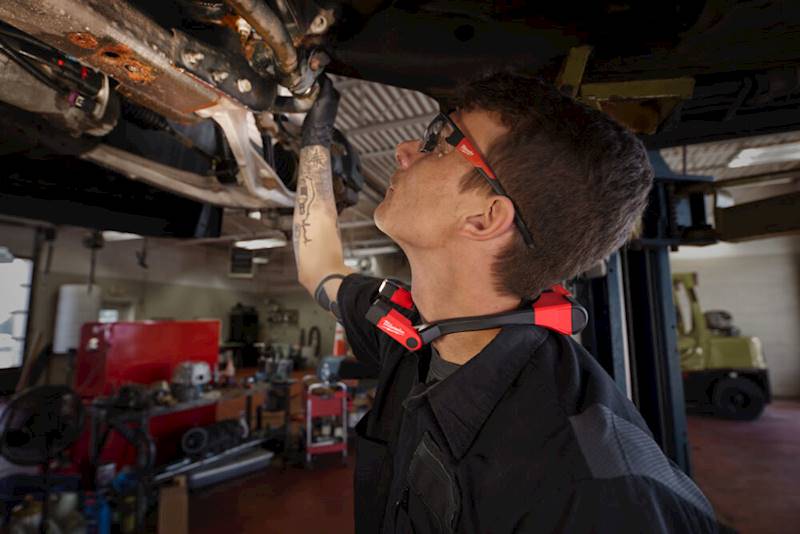 Latarka na szyję kark USB  Milwaukee L4 NL400-301  400 lumen   4933479898