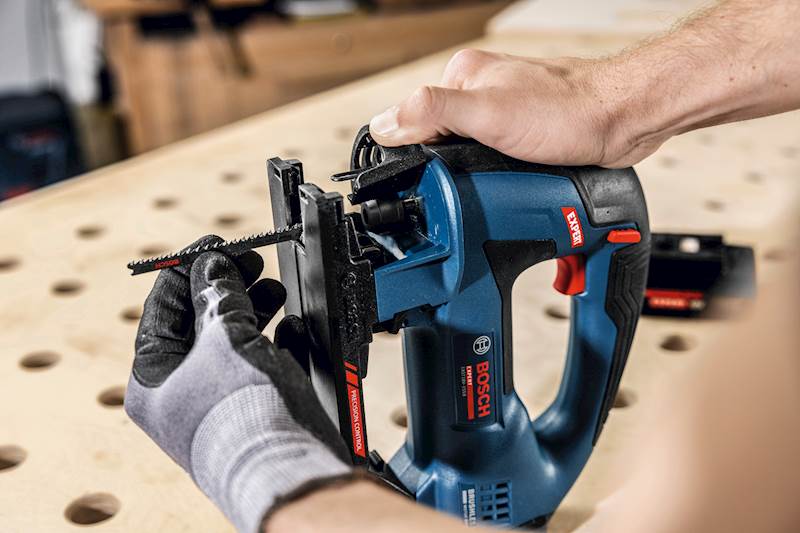 Wyrzynarka  akumulatorowa BOSCH EXPERT EXST 18V-155S  06015B0100