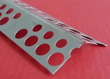 Narożnik aluminiowy 0,4x24 rozwartokątny135st 3m