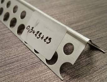 Narożnik aluminiowy 0,3x23mm 2,5m