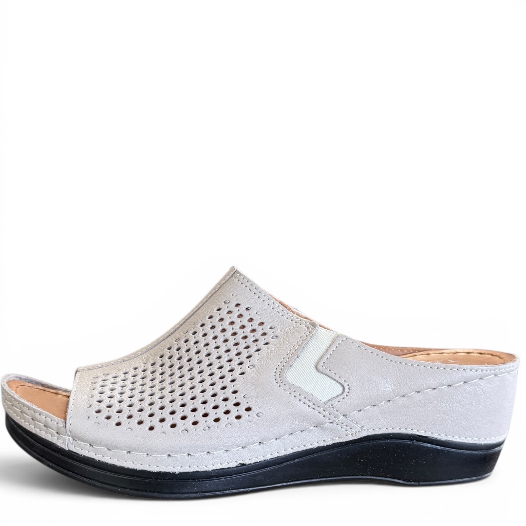 SOKOLSKI AMI L26-157 KLAPKI NA KOTURNIE BEŻOWE • Rozm. D.: 41