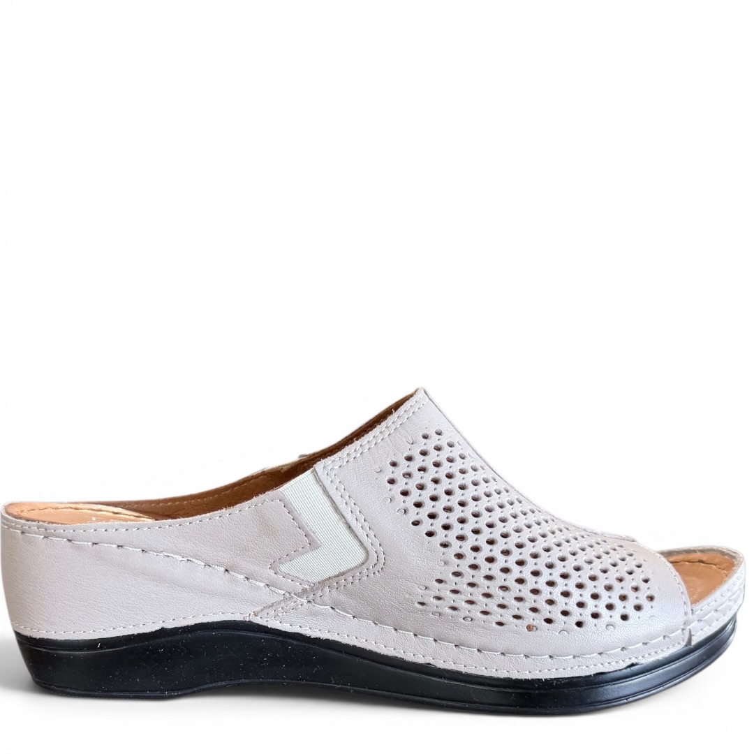 SOKOLSKI AMI L26-157 KLAPKI NA KOTURNIE BEŻOWE • Rozm. D.: 41