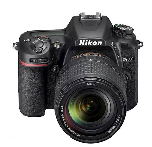 NIKON APARAT D7500 +AF-S 18-140/3,5-5,6 ED VR