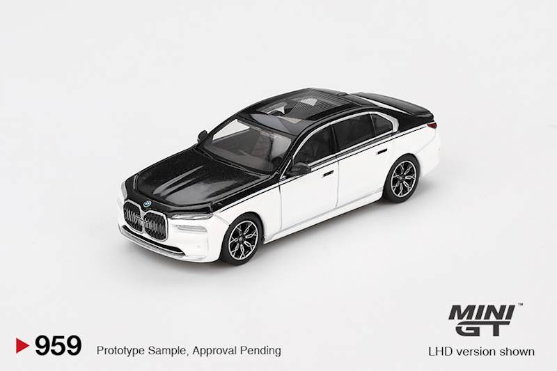 MINI GT 1:64 BMW I7 XDRIVE60 ALPINE WHITE / BLACK SAPPHIRE 2024