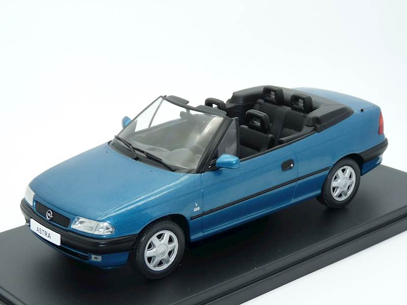 WHITEBOX 1:24 OPEL ASTRA F CARBIO 1994