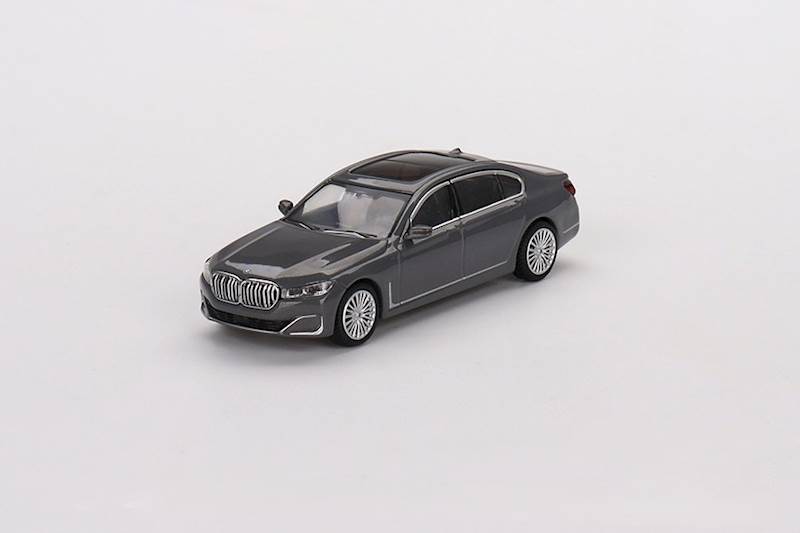 MINI GT 1:64 BMW 750LI XDRIVE BERNINA GREY AMBER EFFECT 2023