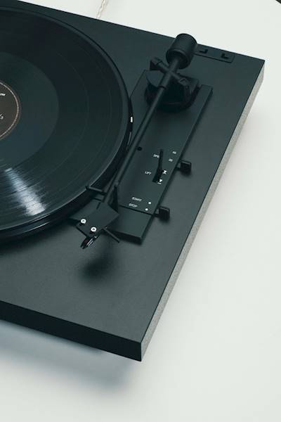 GRAMOFON PRO-JECT CZARNY AUTOMAT
