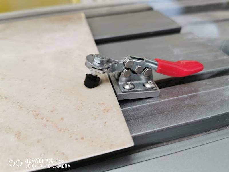 DOCISK PRZESUWNY DO PRZECINARKI ELEKTRYCZNEJ