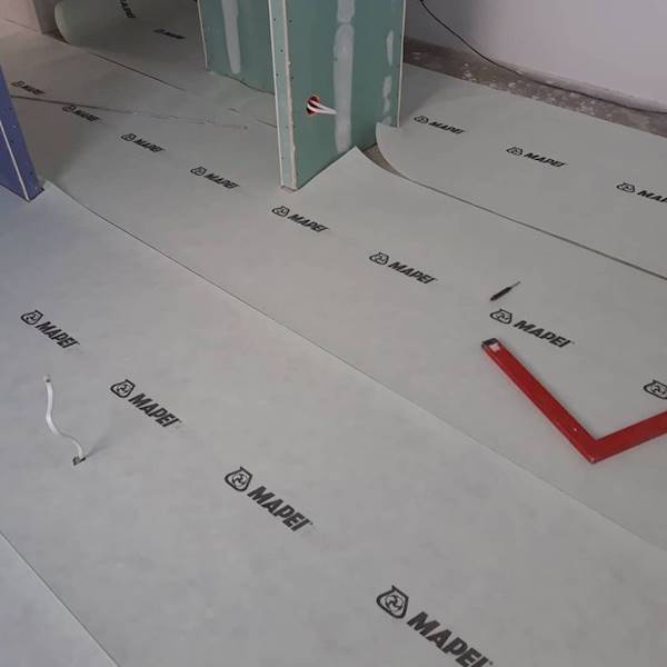 MATA REDUKUJĄCA NAPRĘŻENIA MAPETEX VLIES MAPEI