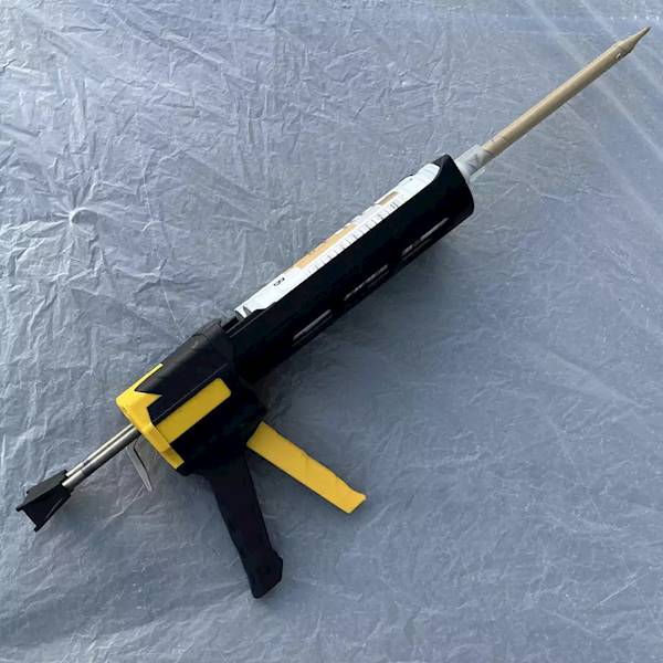 MONOLIT WYCISKACZ / PISTOLET DO FUGI METALOWY 