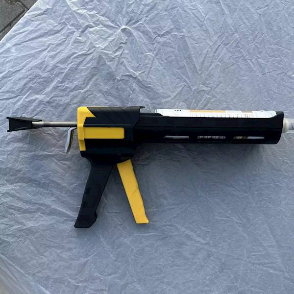 MONOLIT WYCISKACZ / PISTOLET DO FUGI METALOWY 