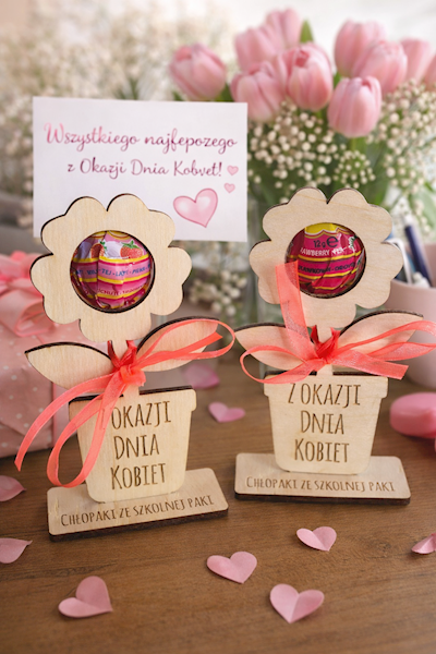 Kwiatek drewniany z lizakiem na Dzień Kobiet