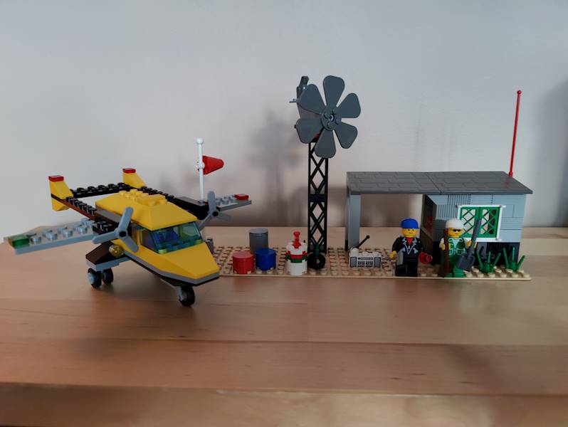 LEGO City 6444 Outback Airstrip