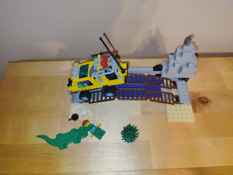 LEGO City 6490 Amazon Crossing