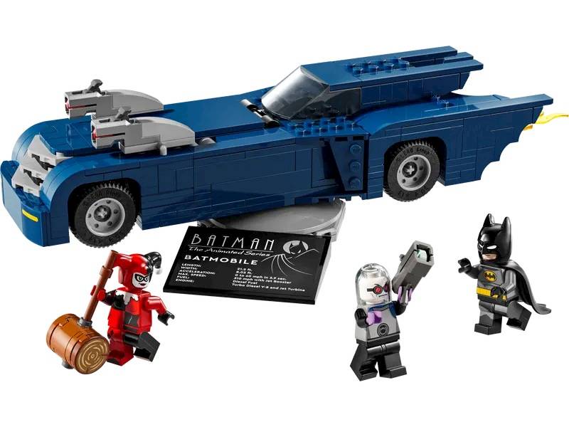 LEGO DC 76274 Batman with The Batmobile vs Harley