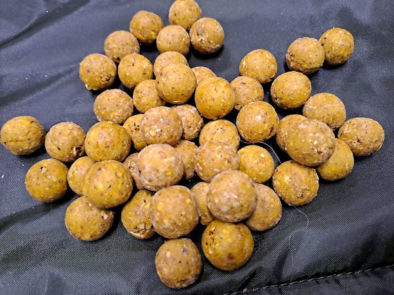 Kulka Firmowa RED KARP WANILIA / MIÓD  1KG