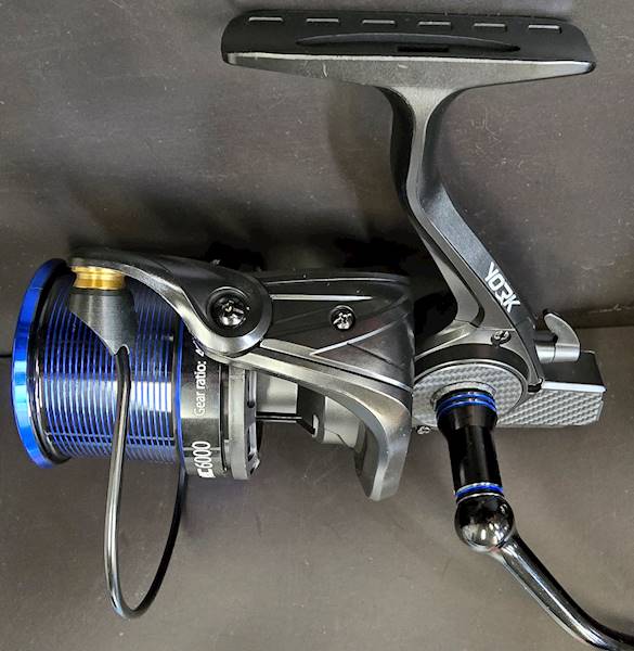 Kołowrotek Amic 6000 7+1bb