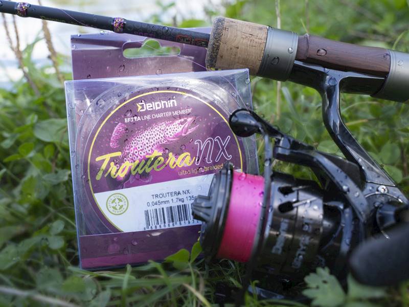 Delphin TROUTERA NX / Różowy 0,085mm 3,4kg 135m