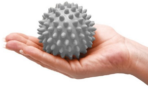 Piłeczka rehabilitacyjna z kolcami MB-10 cm Armedical