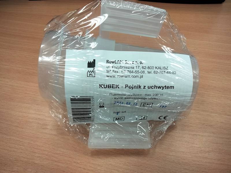 KUBEK-Pojnik z uchwytem pojemnośc 200ml