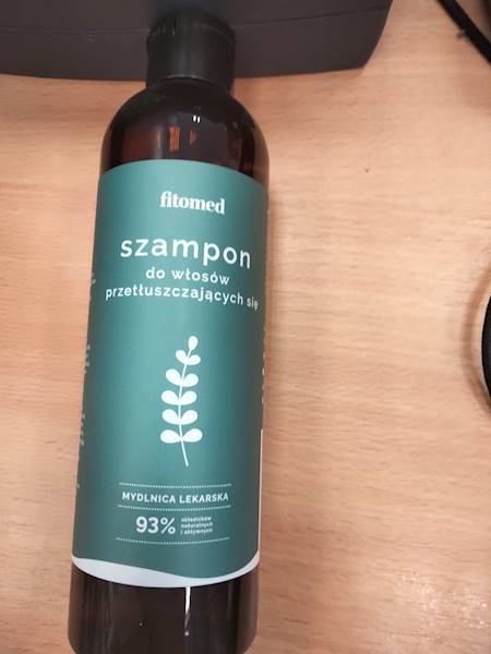 Szampon do włosów przetłuszczających się