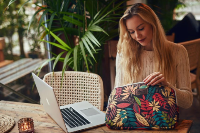Etui na laptopa 13,3" kolorowe liście 