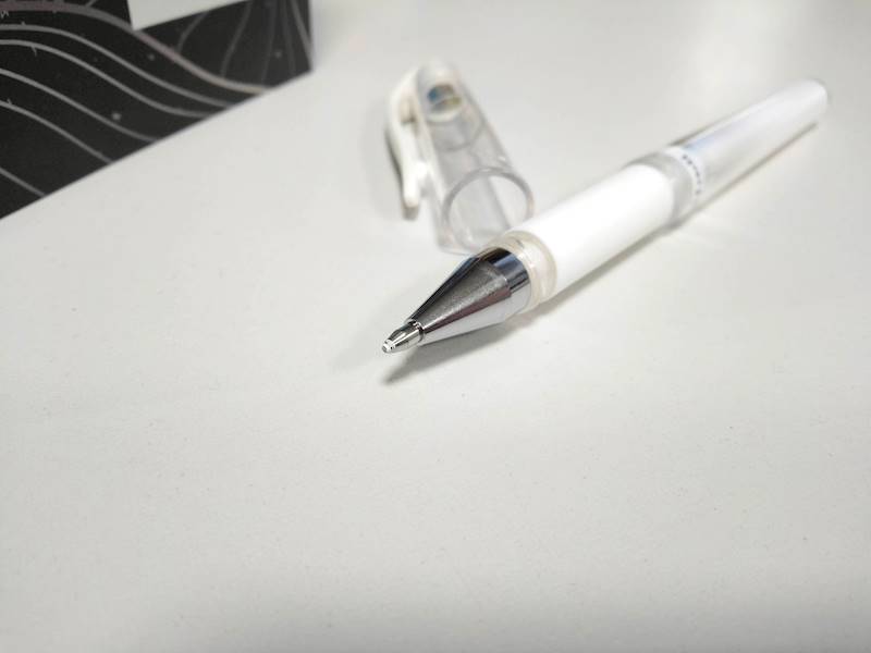 Pióro żelowe Uni UM 153 0.65mm Biały