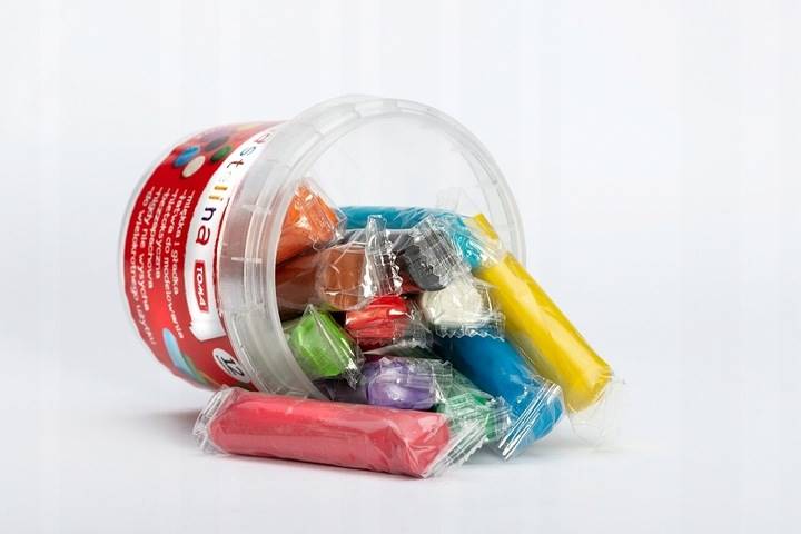 Plastelina 12 kolorów TOMA kubek 200g