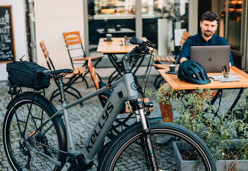 ROWER KELLYS E-CARSON 30 P RAMA M KOŁA 28" SZARY CZARNY POŁYSK (20AH)