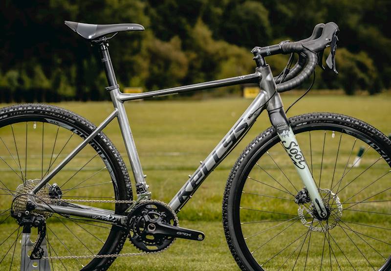 ROWER KELLYS SOOT 20 RAMA L KOŁA 28" ZŁOTY CZARNY POŁYSK