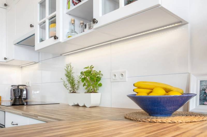 GLAX profil nakładany srebrny 2m