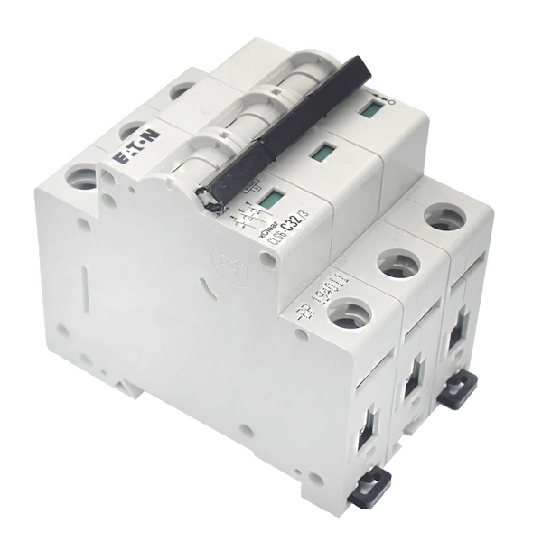 Bezpiecznik trójfazowy // Tri-phase circuit breaker C32A art 130999