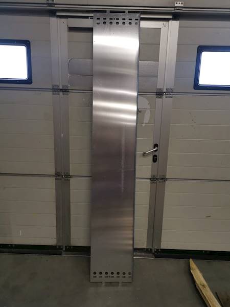 Blacha mocująca lampy w dzwiach luxura V7 // Lamp mounting plate in the door of the luxura V7 art. 13546