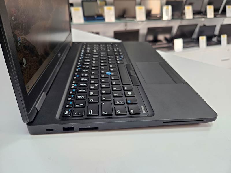 Laptop Dell Latitude 5580 Intel i5 Pamięć 8gb Dysk 256gb ssd Windows Gwarancja