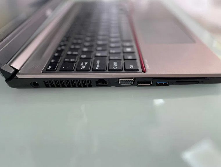 Laptop Fujitsu E756 Intel i5 Pamięć 8gb Dysk 120gb ssd Windows Gwarancja