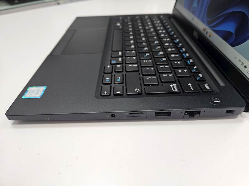 Laptop Dell 7390 Intel i5 Pamięć 16gb Dysk 256gb ssd Windows Gwarancja
