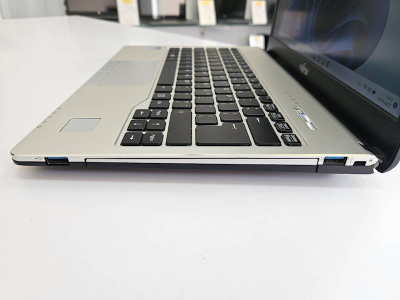 Laptop Fujitsu S936 Intel i5 Pamięć 12gb Dysk 120gb ssd Windows Gwarancja