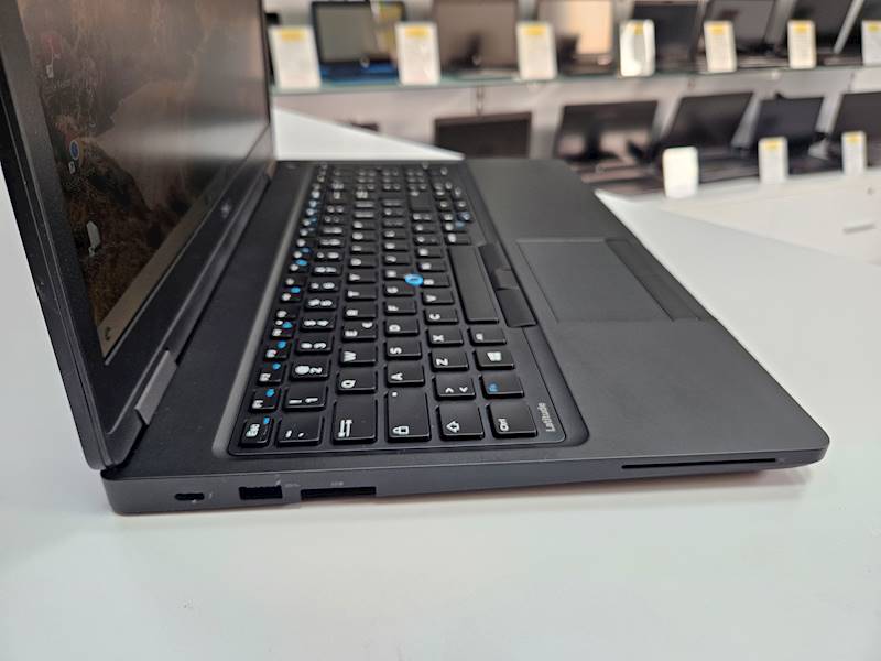 Laptop Dell Latitude 5580 Intel i3 Pamięć 12gb Dysk 256gb ssd Windows Gwarancja
