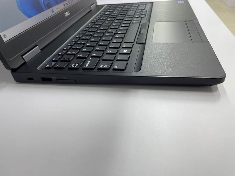 Laptop Dell Latitude 5591 Intel i5 Pamięć 16gb Dysk 256gb ssd Windows Gwarancja