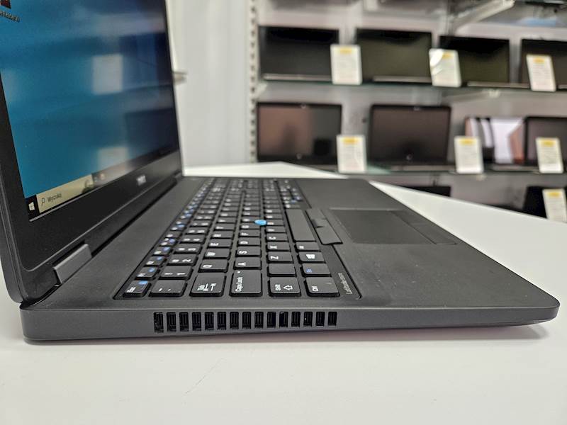 Laptop Dell Latitude E5570 i7 - 6600U Pamięć RAM 8GB Dysk twardy 256 gb SSD 15,6" 1920 x 1080 Windows 11 Pro Gwaracja