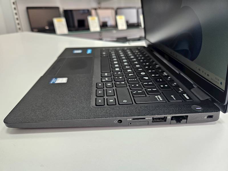 Laptop Dell 5300 Intel i7 Pamięć 16gb Dysk 256gb ssd Windows Gwarancja