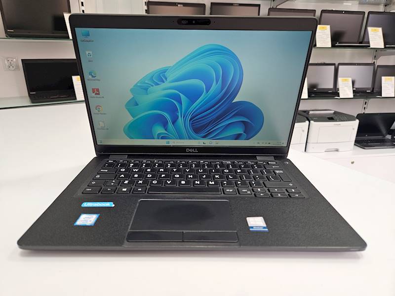 Laptop Dell 5300 Intel i7 Pamięć 16gb Dysk 256gb ssd Windows Gwarancja
