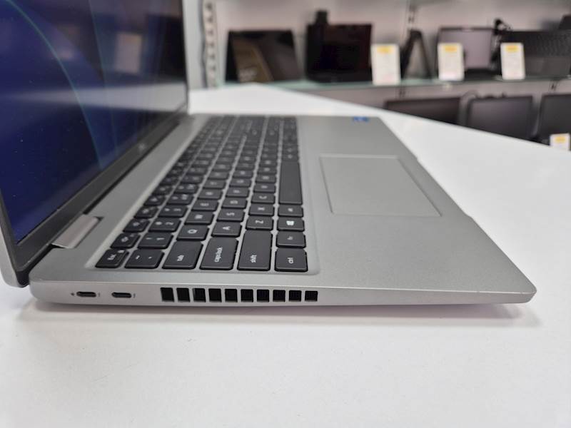 Laptop Dell Latitude 5520 Intel i5 Pamięć 16gb Dysk 480gb ssd Windows Gwarancja