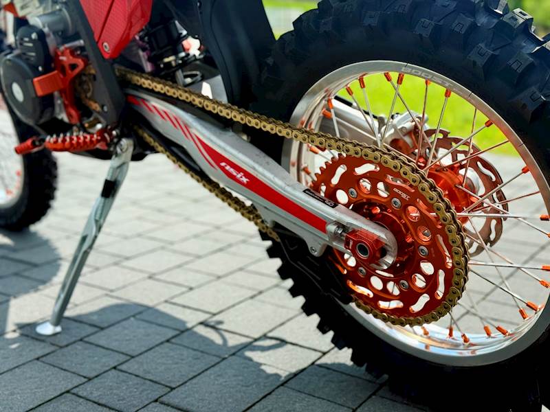 CROSS ASIX XR99 300 CC 21/18 MANUAL E-START  • Kolor: Czerwony